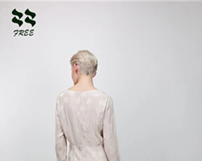 Zipper in center back